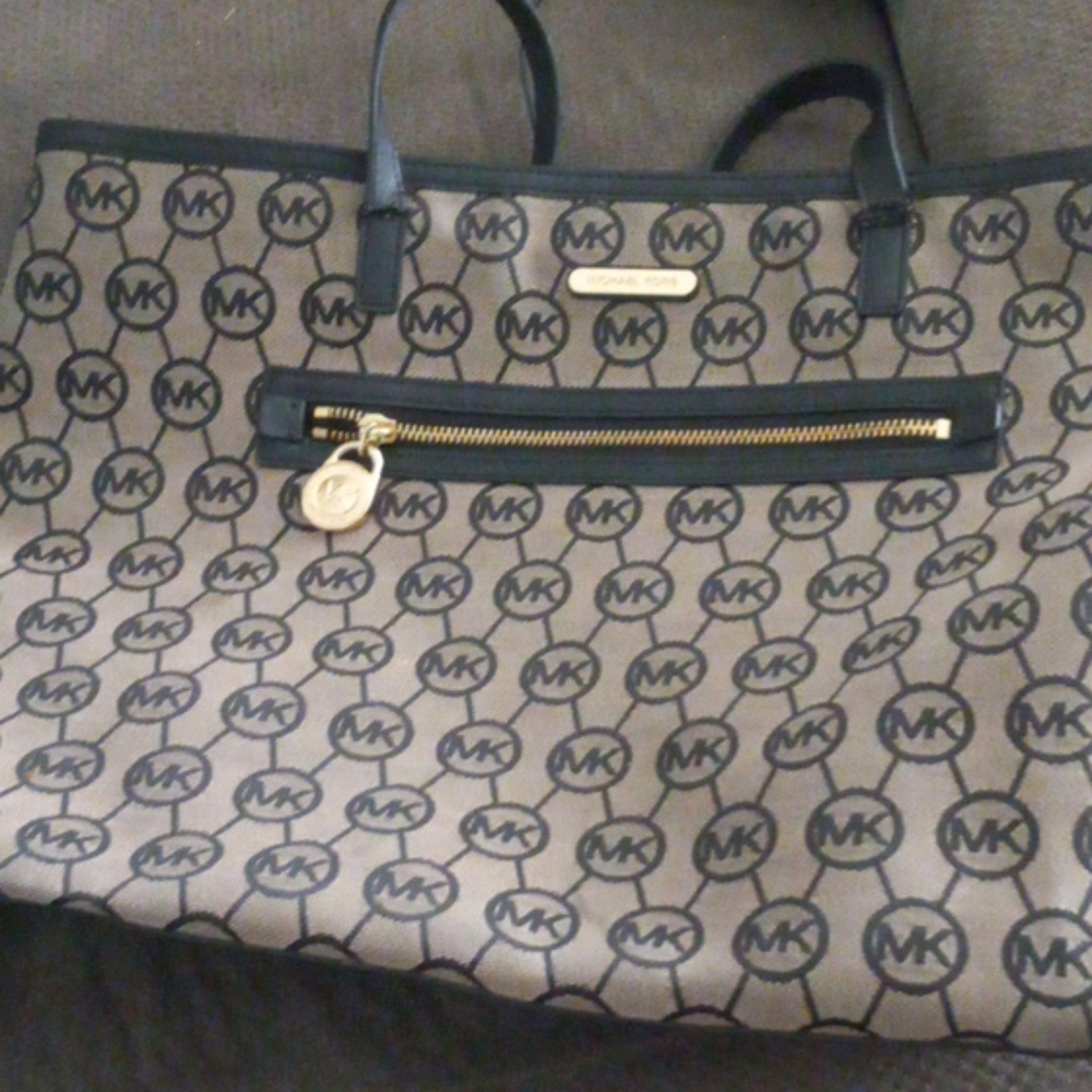 Purse - Picture 1 of 2